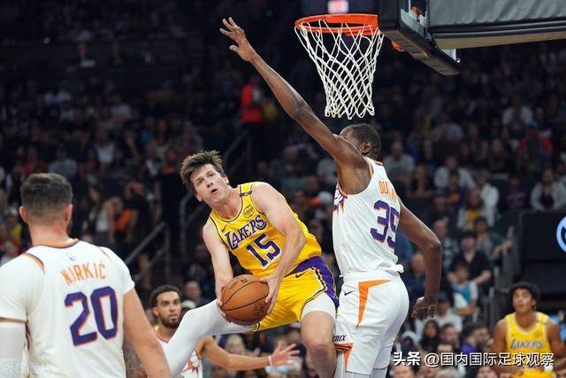 班凯罗三双魔术克鹈鹕 库兹马31分奇才胜国王