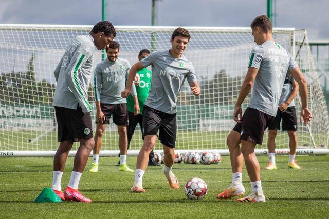 维尼修斯当选FIFA年度最佳 上个巴西人17年前卡卡